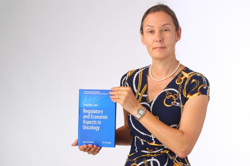 Buchcover: Regulatory and Economic Aspects in Oncology